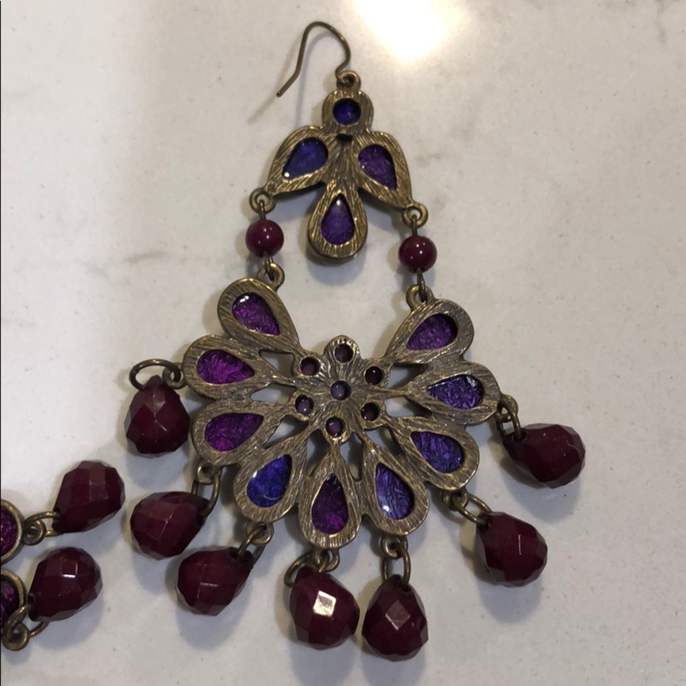 Purple feather dangle hoop vintage earrings - Picture 7 of 7